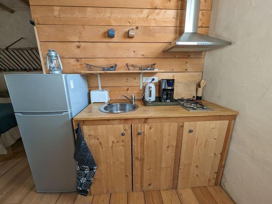 Logement - Studio Independant A Pérouges Dış mekan fotoğraf