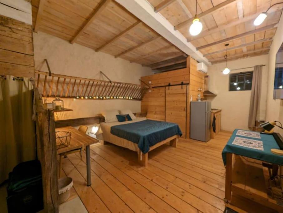 Logement - Studio Independant A Pérouges Dış mekan fotoğraf