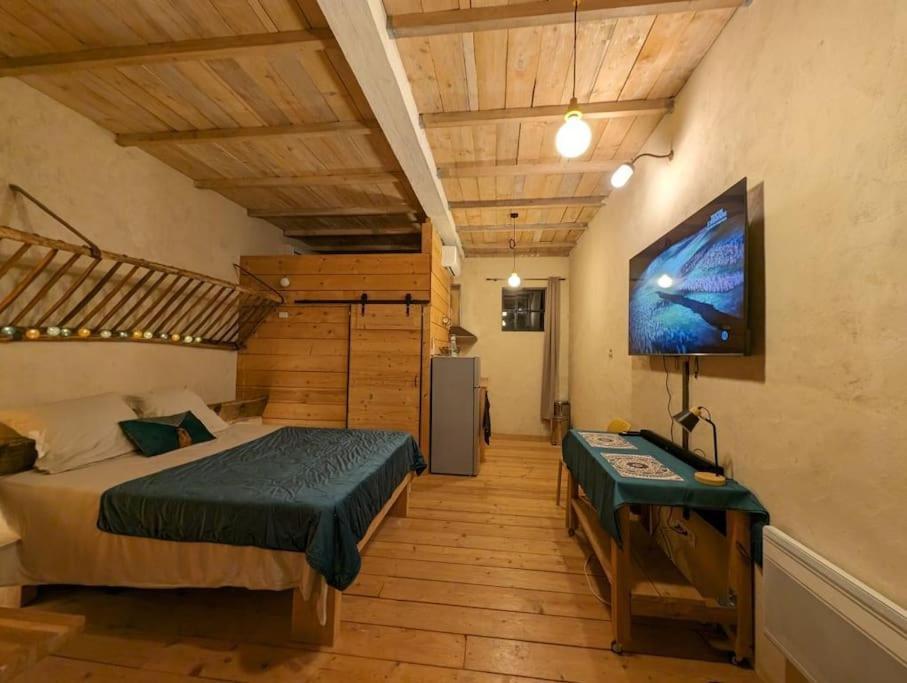 Logement - Studio Independant A Pérouges Dış mekan fotoğraf