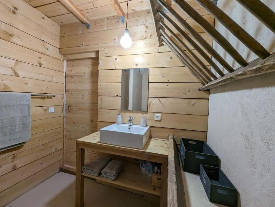 Logement - Studio Independant A Pérouges Dış mekan fotoğraf