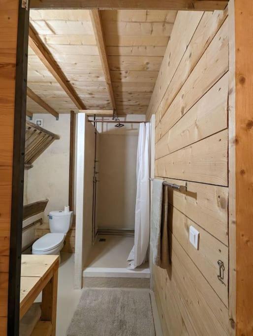 Logement - Studio Independant A Pérouges Dış mekan fotoğraf