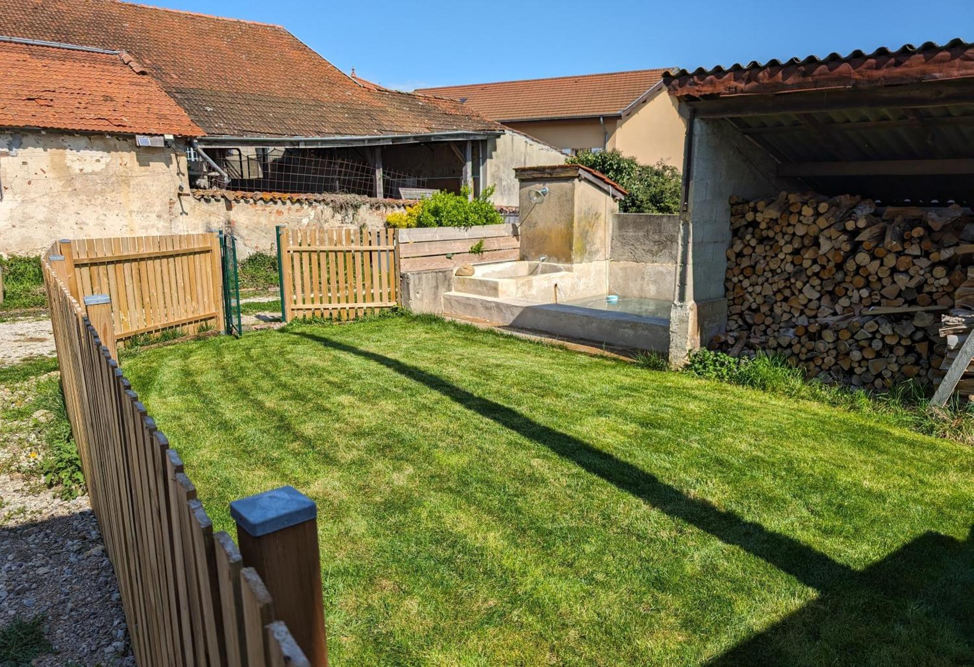 Logement - Studio Independant A Pérouges Dış mekan fotoğraf